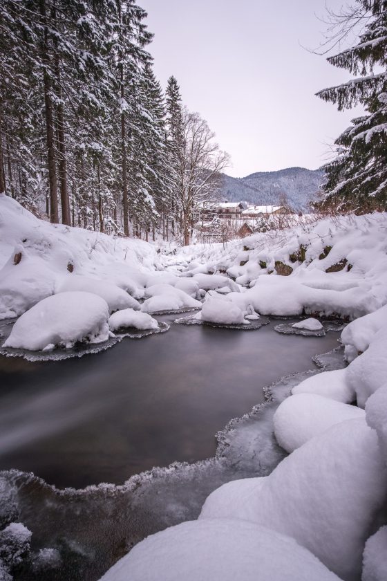 Hachelbach am Schliersee mit Blick in Richtung Josefstal