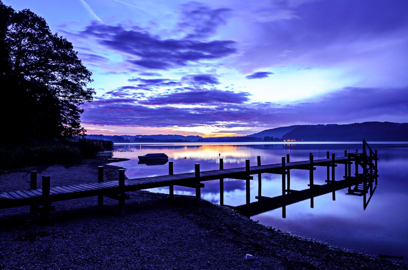 Steg am Simssee bei Sonnenaufgang