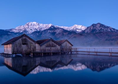 Spiegelung Bootshaeuser am See - www.matthias-ofto.de